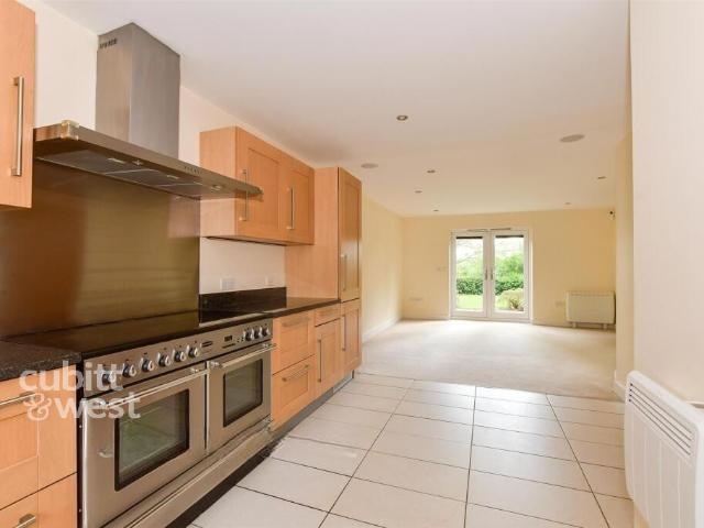 4 bedroom detached house to rent