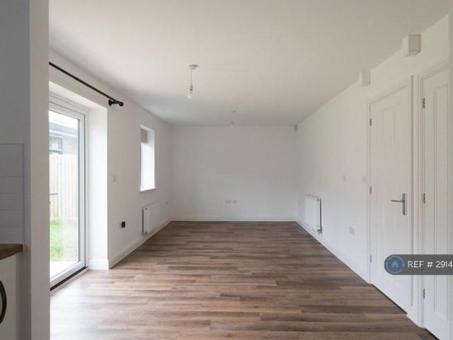 4 bedroom detached house to rent