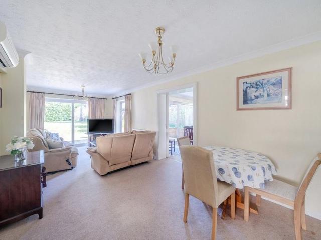 4 bedroom detached house to rent