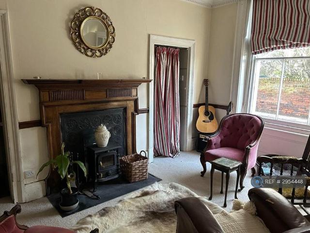 4 bedroom detached house to rent