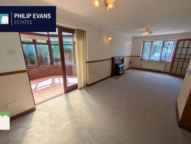 4 bedroom detached house to rent