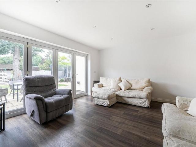 4 bedroom detached house to rent