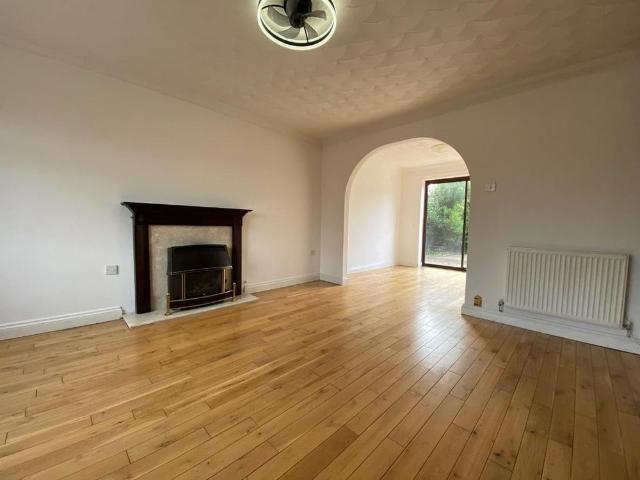 4 bedroom detached house to rent