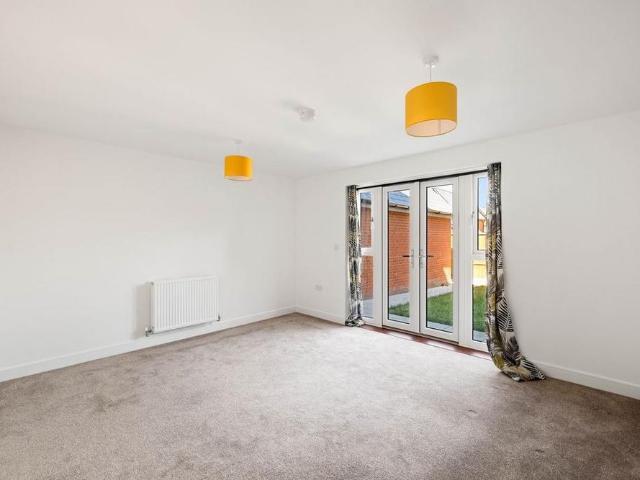 4 bedroom detached house to rent
