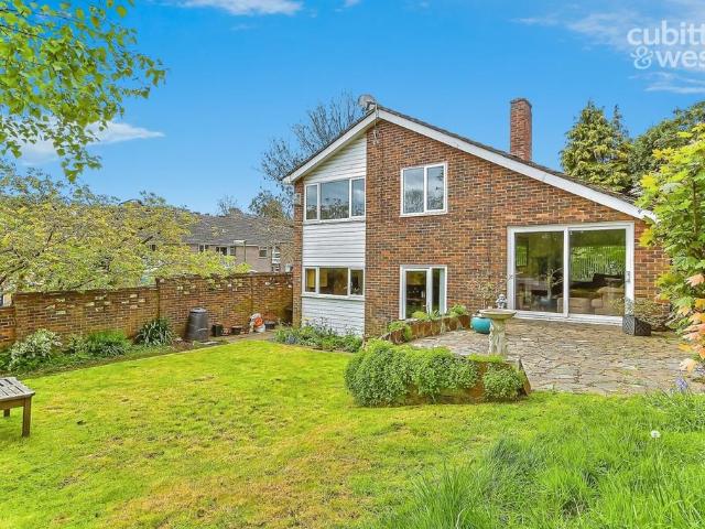 4 bedroom detached house to rent
