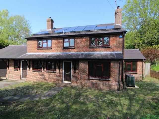 4 bedroom detached house to rent
