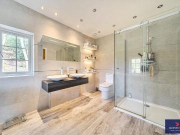 4 bedroom detached house to rent