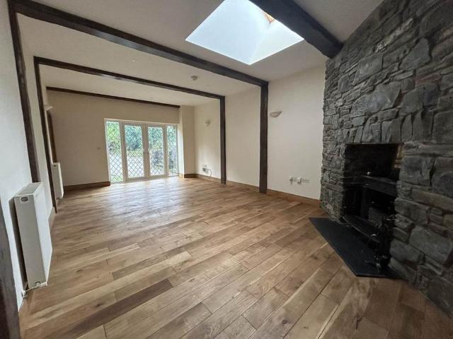 4 bedroom detached house to rent