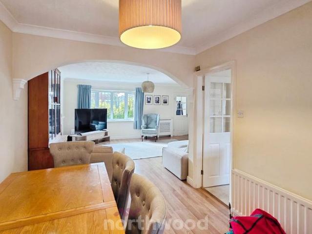 4 bedroom detached house to rent