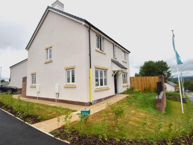 4 bedroom detached house to rent