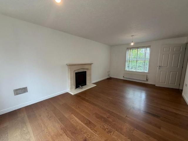 4 bedroom detached house to rent