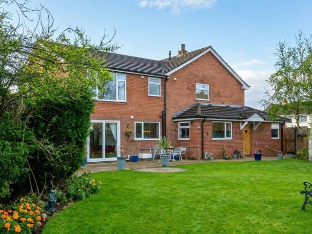 4 bedroom detached house to rent