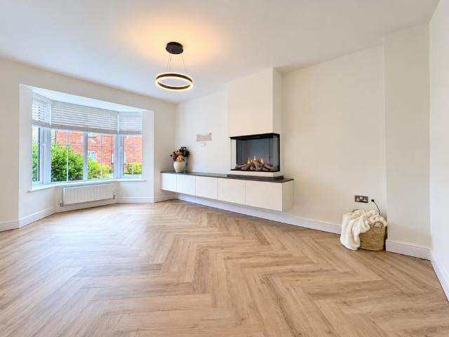 4 bedroom detached house to rent