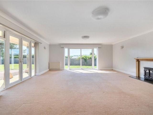 4 bedroom detached house to rent