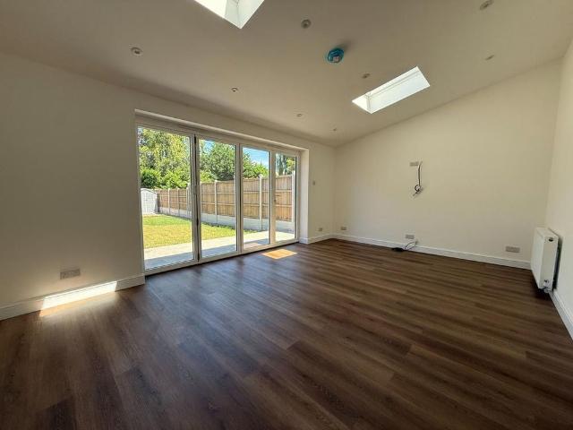 4 bedroom detached house to rent