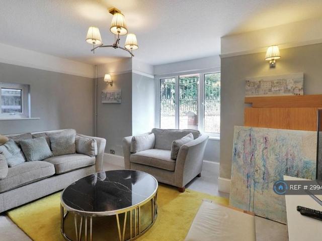 4 bedroom detached house to rent