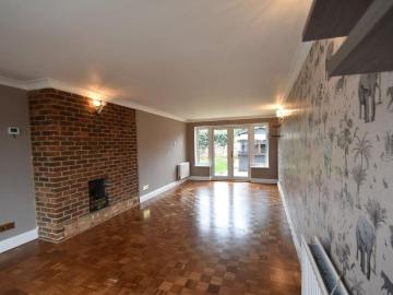 4 bedroom detached house to rent