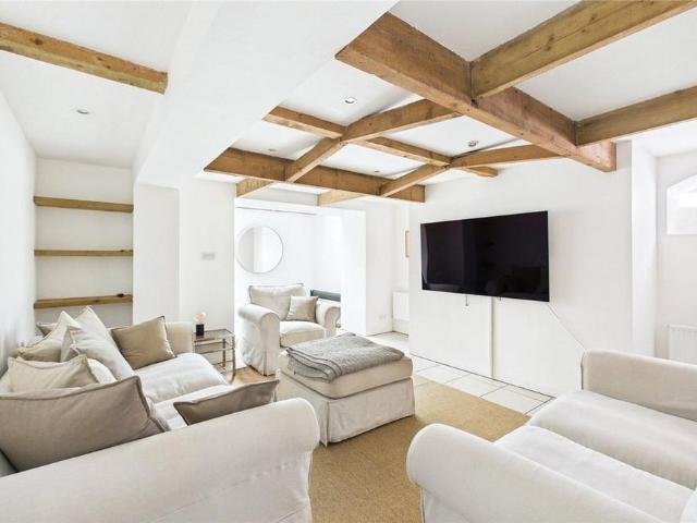 4 bedroom detached house to rent