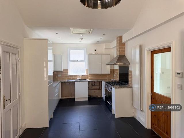 4 bedroom detached house to rent