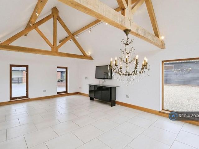 4 bedroom detached house to rent