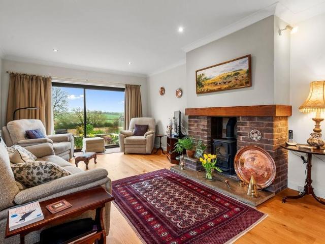 4 bedroom detached house to rent