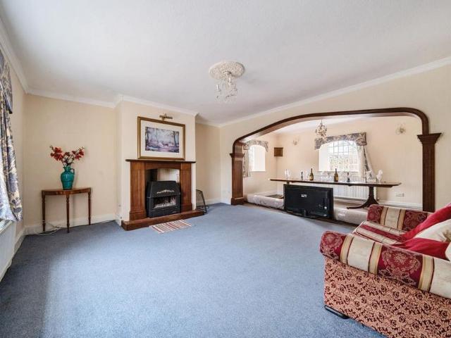 4 bedroom detached house to rent