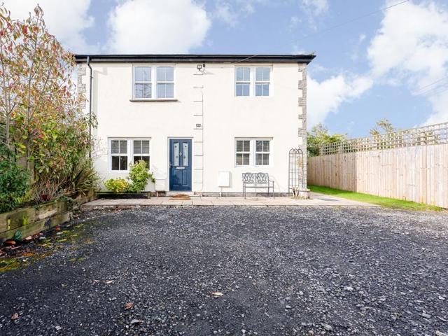 4 bedroom detached house to rent