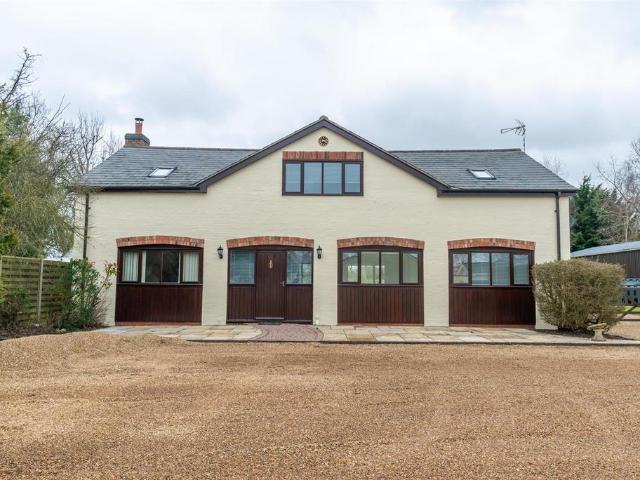 4 bedroom detached house to rent