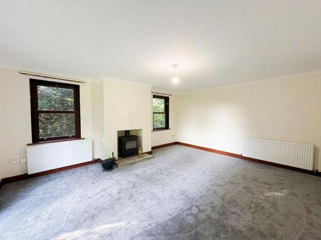 4 bedroom detached house to rent