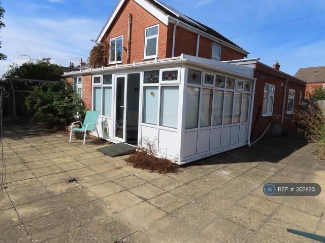 4 bedroom detached house to rent