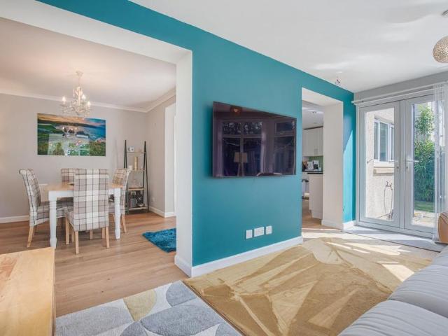 4 bedroom detached house to rent
