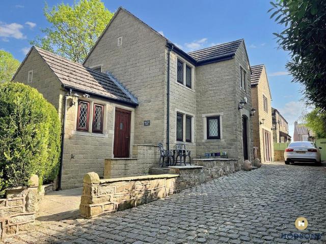 4 bedroom detached house to rent