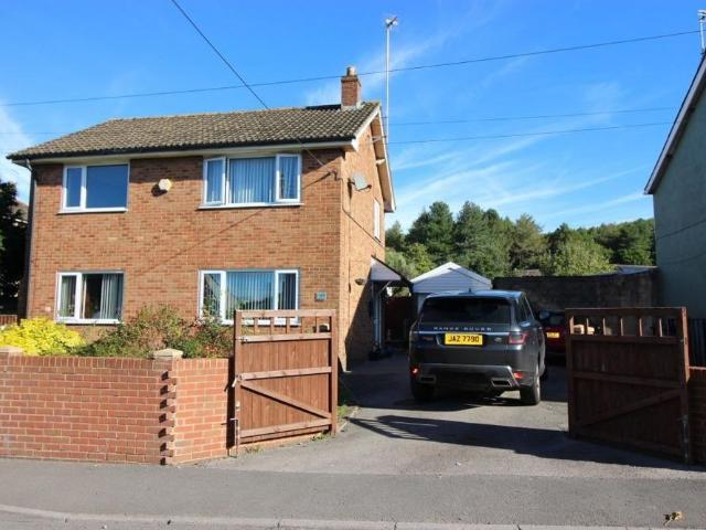 4 bedroom detached house to rent