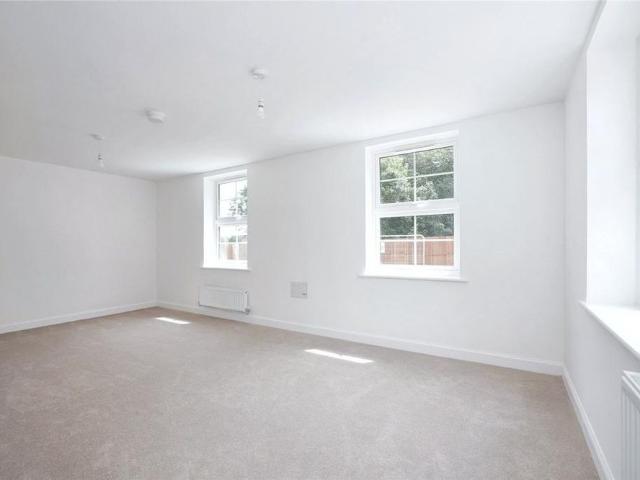 4 bedroom detached house to rent