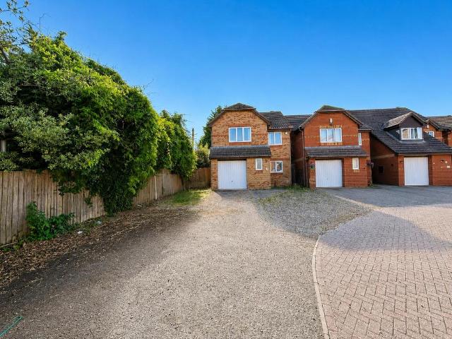 4 bedroom detached house to rent