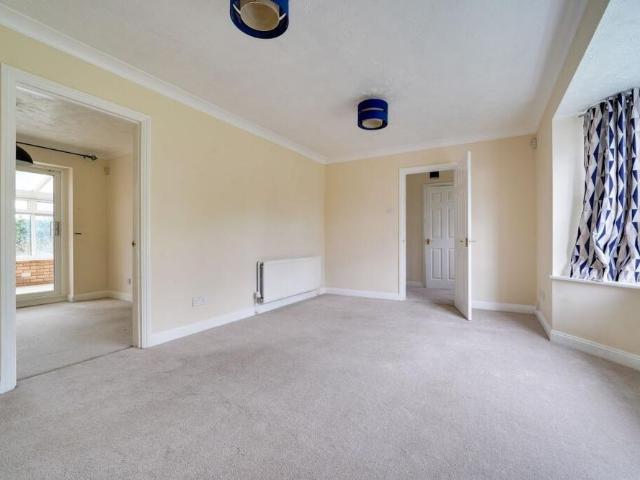 4 bedroom detached house to rent