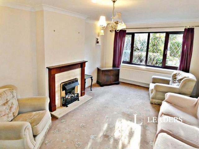 4 bedroom detached house to rent