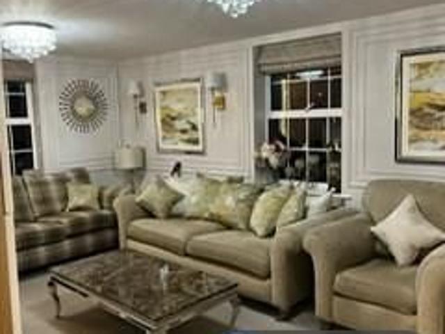4 bedroom detached house to rent
