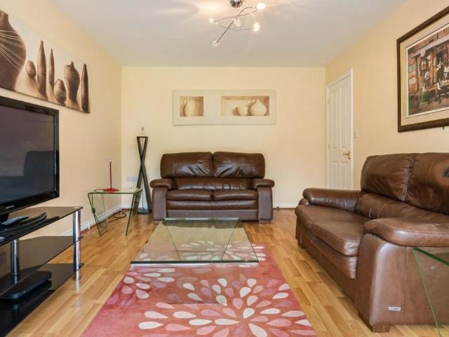 4 bedroom detached house to rent