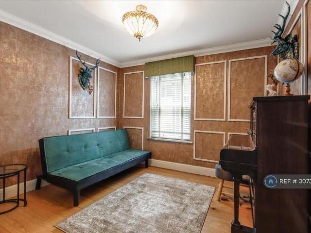 4 bedroom detached house to rent