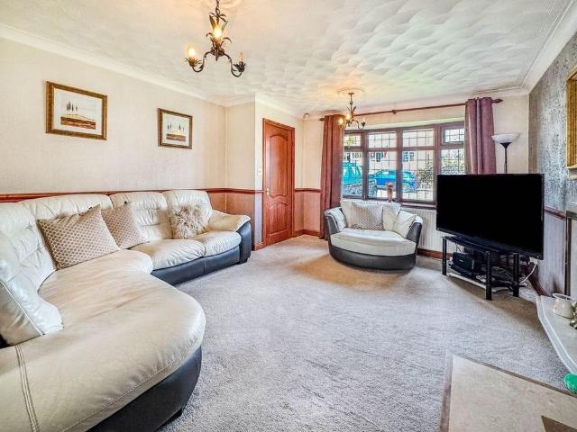 4 bedroom detached house to rent