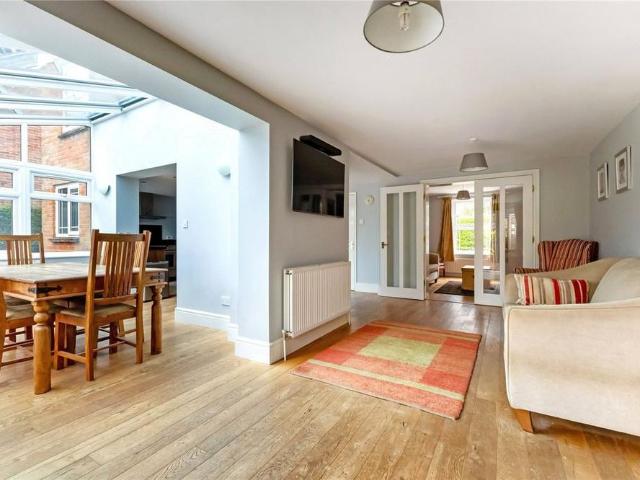 4 bedroom detached house to rent