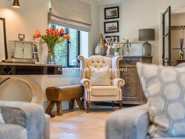 4 bedroom detached house to rent