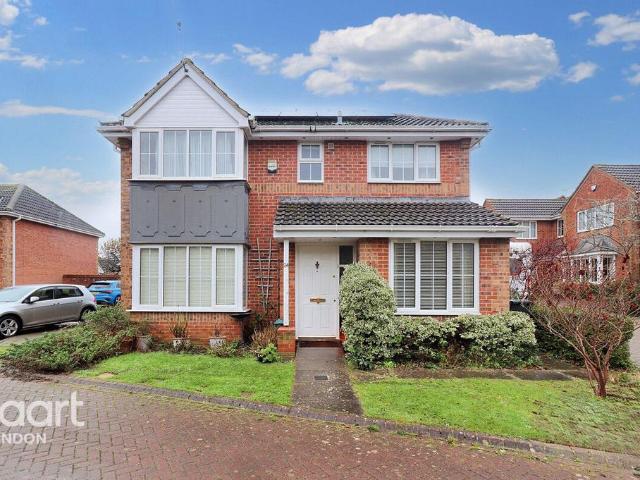 4 bedroom detached house to rent