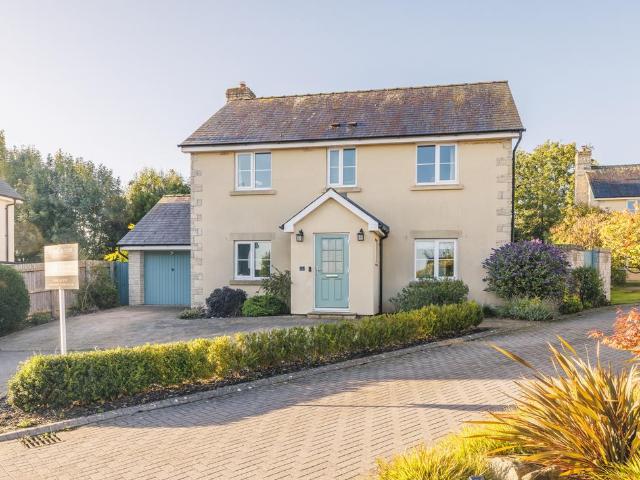 4 bedroom detached house to rent