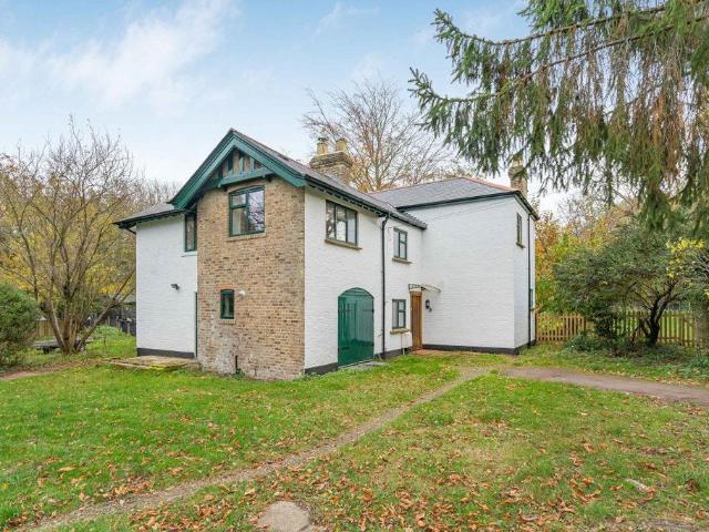 5 bedroom detached house to rent