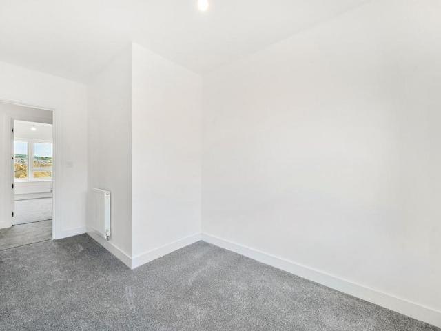 4 bedroom detached house to rent