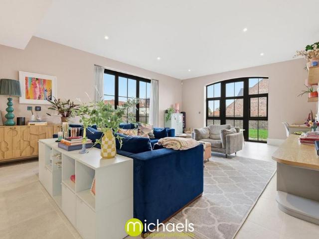 4 bedroom detached house to rent