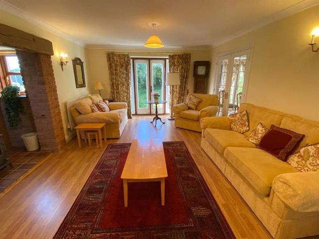 4 bedroom detached house to rent