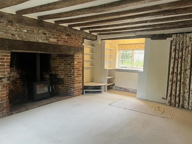 4 bedroom detached house to rent